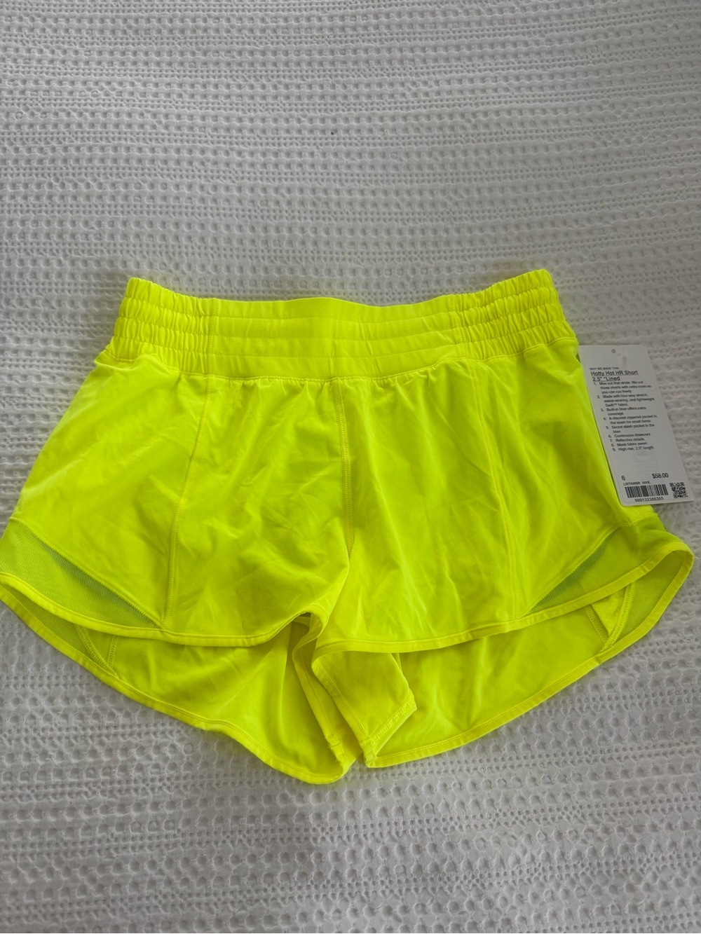 lululemon Hotty Hot HR Short 2.5” lined NWT Size 6 hi-liter yellow